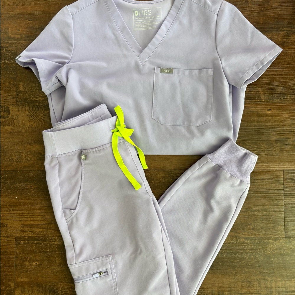 FIGS Scrub Set - Catania One-Pocket Scrub Top and Zamora Jogger Scrub Pants